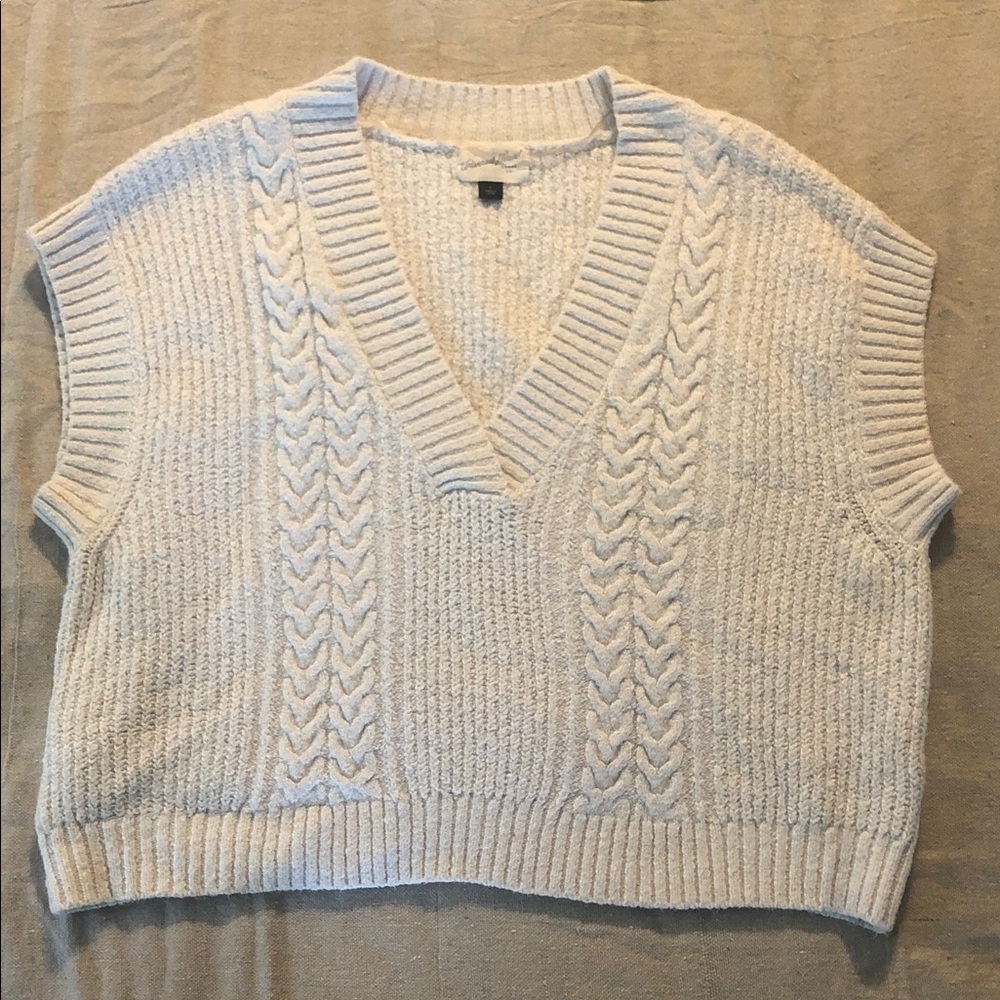 Universal Thread Cream Cable-Knit V-Neck Sweater Vest
